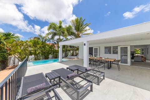 Property building, Day, Garden, View (from property/room), Balcony/Terrace, Dining area, Garden view, Pool view, Swimming pool, sunbed