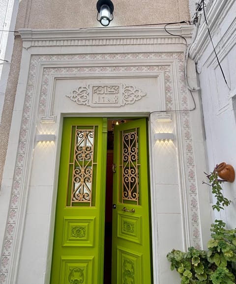 Facade/entrance