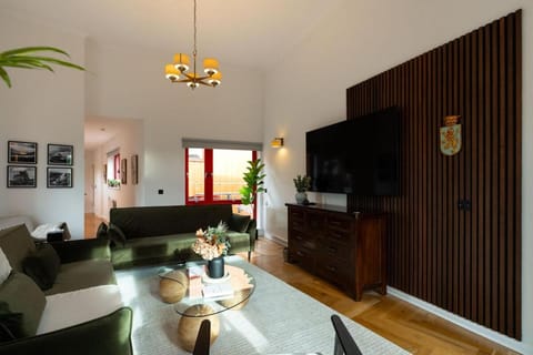 Botanic House - 3BR Home - Private Parking House in Glasgow