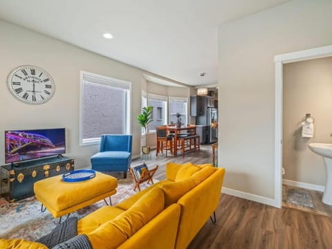 The Meadow - Elegant 3BR Getaway - Near Wright Park & Gazebo Apartment in Tacoma