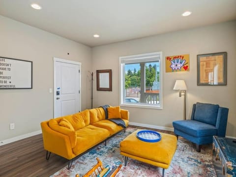 The Meadow - Elegant 3BR Getaway - Near Wright Park & Gazebo Apartment in Tacoma