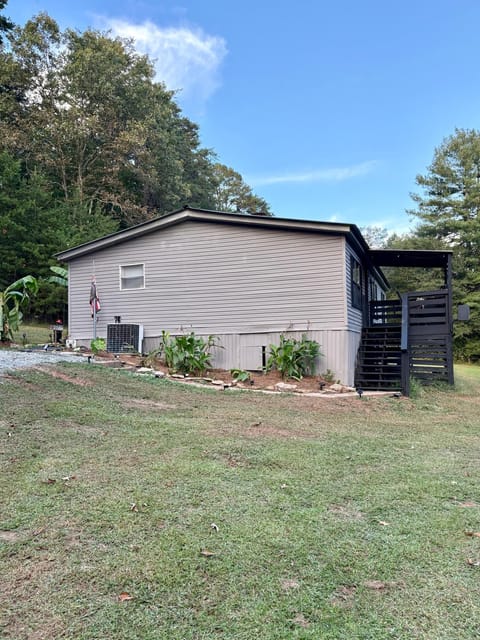 Black Bear Hideaway Country House in Pickens County