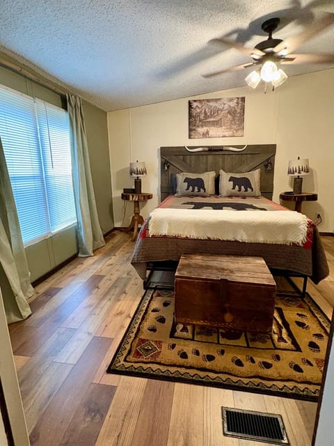 Black Bear Hideaway Country House in Pickens County