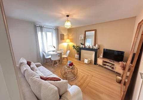 TV and multimedia, Living room, Decorative detail, Dining area
