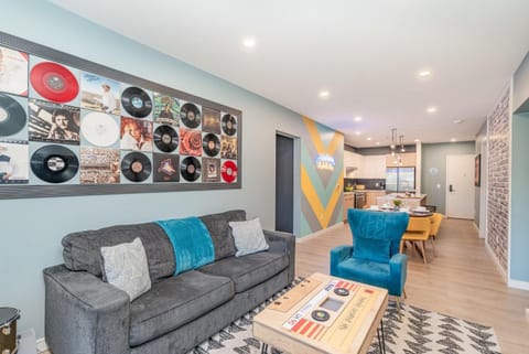 Hyve - Neon Lights - Pool & Gym - Walk to Broadway House in The Gulch