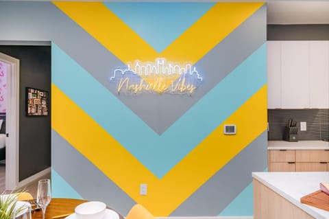 Hyve - Neon Lights - Pool & Gym - Walk to Broadway House in The Gulch