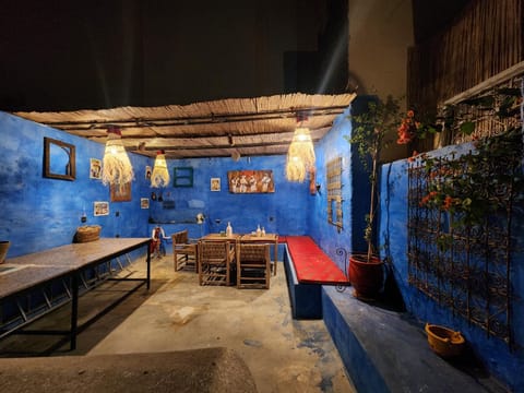 Restaurant/places to eat, Balcony/Terrace