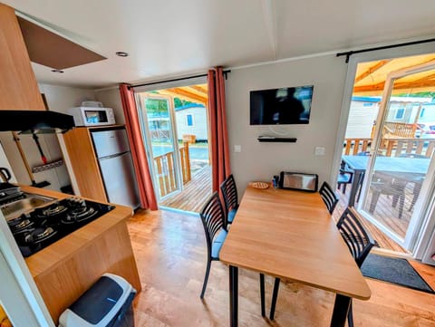 TV and multimedia, Kitchen or kitchenette, Living room