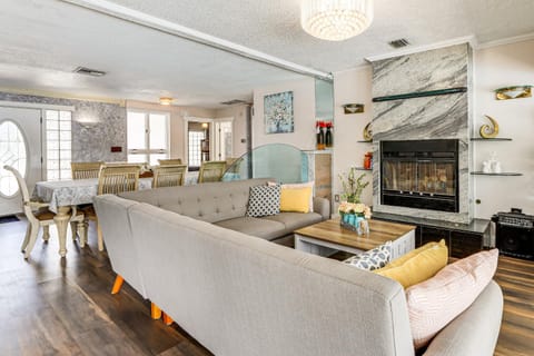 Furnished Sunroom with TV! Canal-Front Bradenton Gem House in Cortez