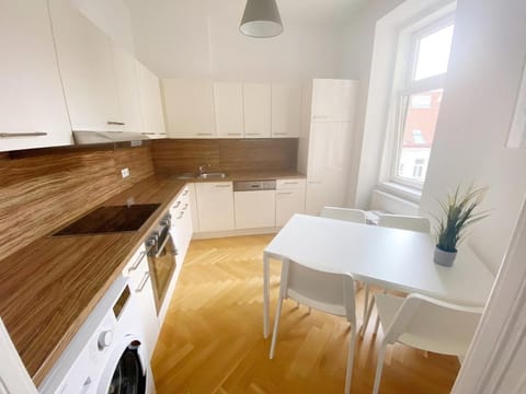Kitchen or kitchenette, Dining area, dishwasher, oven, stove, washing machine