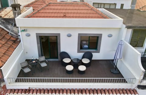 Property building, Balcony/Terrace, Seating area