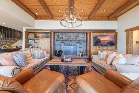 Beyond the Blue Lakefront Escape by Tahoe Getaways - Pet-Friendly 6BR with Pier, Buoy & Hot Tub House in Lake Tahoe