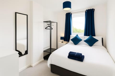 Bed, Photo of the whole room, Bedroom, wardrobe