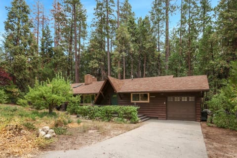 Property building, Facade/entrance, Parking