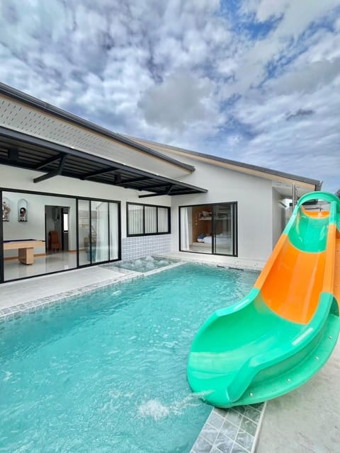 Sealivia pool villa near Aonang beach Villa in Krabi Changwat