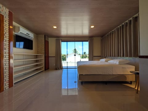 Bed, TV and multimedia, Photo of the whole room, Bedroom, wardrobe, air conditioner
