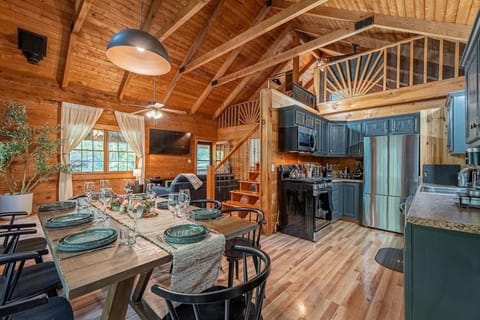 Log Cabin with Hot Tub, Game Room-10 min to NRG Cabin in West Virginia