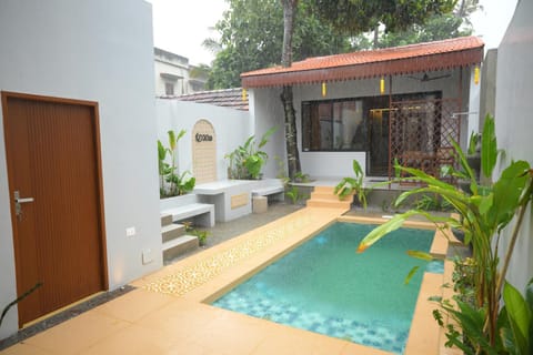 Property building, Swimming pool