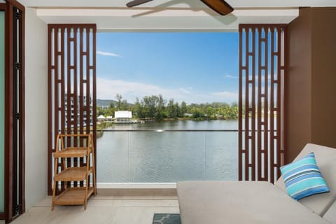 Patio, Day, Natural landscape, View (from property/room), Balcony/Terrace, Lake view, River view