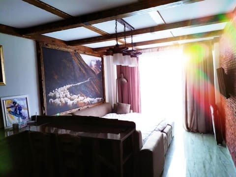 Bed, TV and multimedia, Photo of the whole room