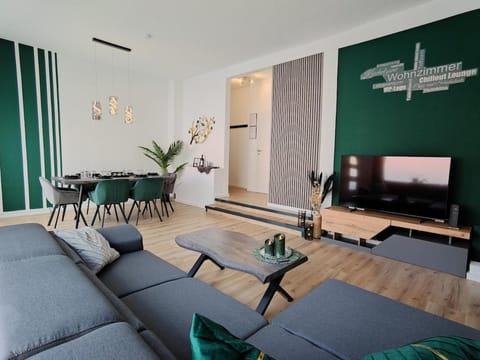 TV and multimedia, Living room, Seating area, Evening entertainment