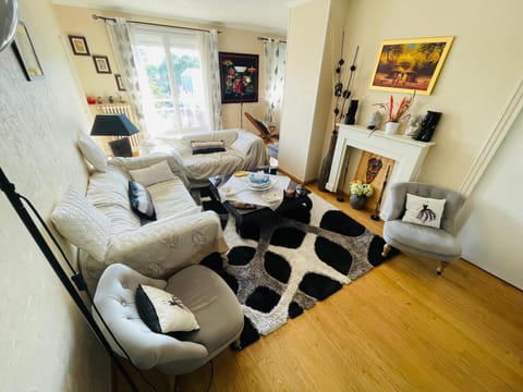 Living room, Seating area