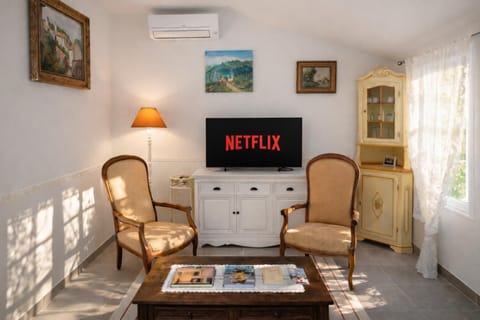 TV and multimedia, Living room, air conditioner