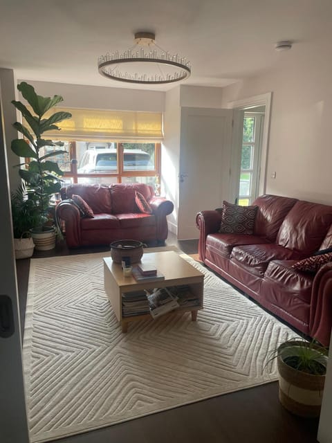 EV friendly & Stylish Dunmore East Holiday Home Sleeps 7 House in County Waterford