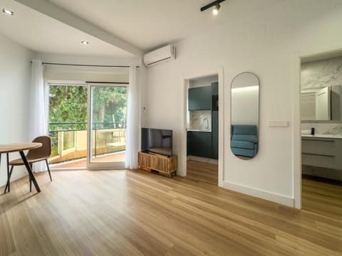 Dining area, air conditioner