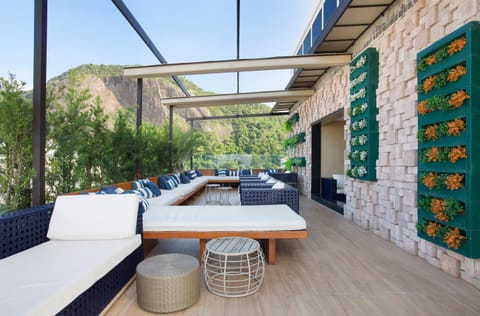 Balcony/Terrace, Lounge or bar, Mountain view