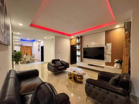 Communal lounge/ TV room