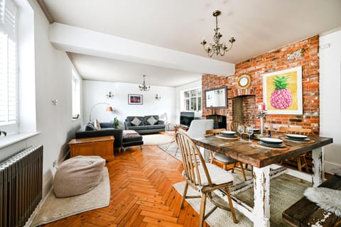 Kitchen or kitchenette, Living room, Dining area