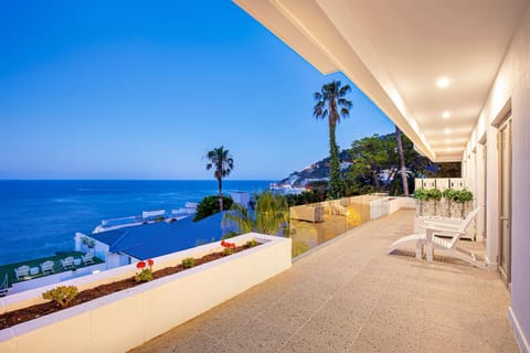 Clifton YOLO Spaces - Clifton White House Villa Villa in Cape Town