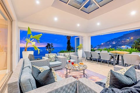 Clifton YOLO Spaces - Clifton White House Villa Villa in Cape Town