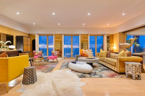 Clifton YOLO Spaces - Clifton White House Villa Villa in Cape Town