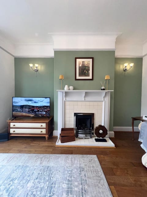 Beach Hill House - Rhos on Sea House in Wales