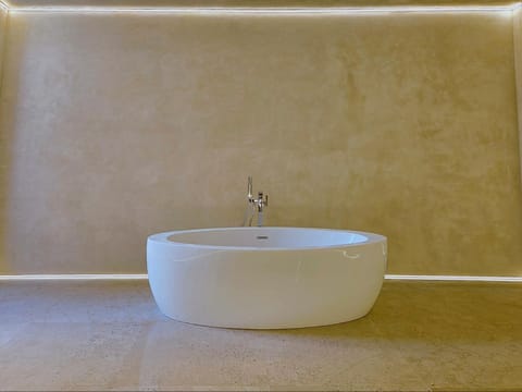 Hot Tub, Hot Tub, Bathroom, Living room, Seating area, Bedroom, Bath
