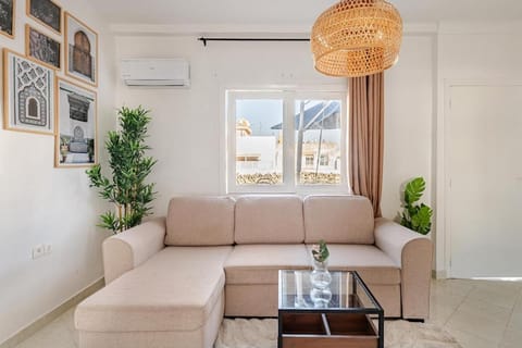 Living room, Seating area, air conditioner