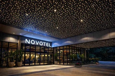 Facade/entrance, Night