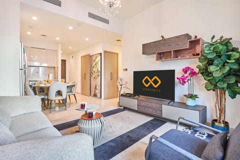 TV and multimedia, Kitchen or kitchenette, Living room, Seating area, Dining area
