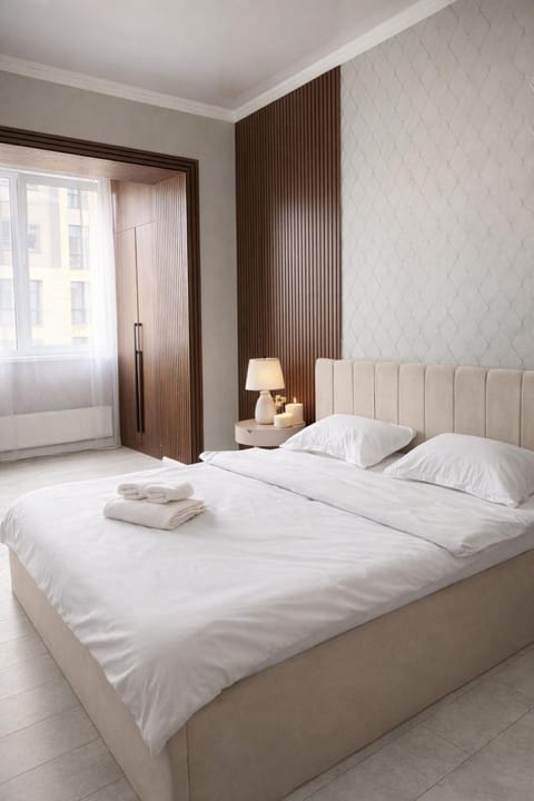 Bed, Bedroom, towels