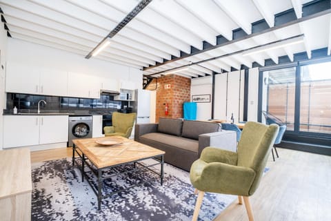 Kitchen or kitchenette, Living room
