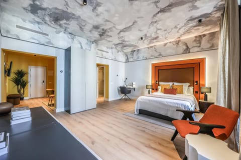 Bed, Living room, Photo of the whole room, Seating area, Bedroom