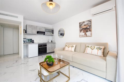 Kitchen or kitchenette, Living room, Dining area, dishwasher, oven, stove