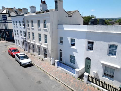 Property building, Neighbourhood, Street view, Parking