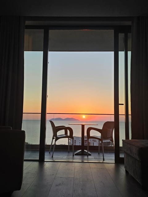 Dining area, Sea view, Sunrise