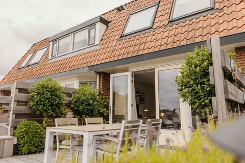 Property building, Patio, Garden, Dining area