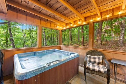 Whistling Woods Hideaway By Avada Properties House in Pigeon Forge