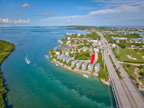 Sunset Tides - Waterfront Pool Home, 30' Dock House in Key Colony Beach