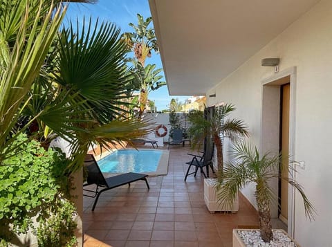 Patio, View (from property/room), Balcony/Terrace, Pool view, Swimming pool, sunbed